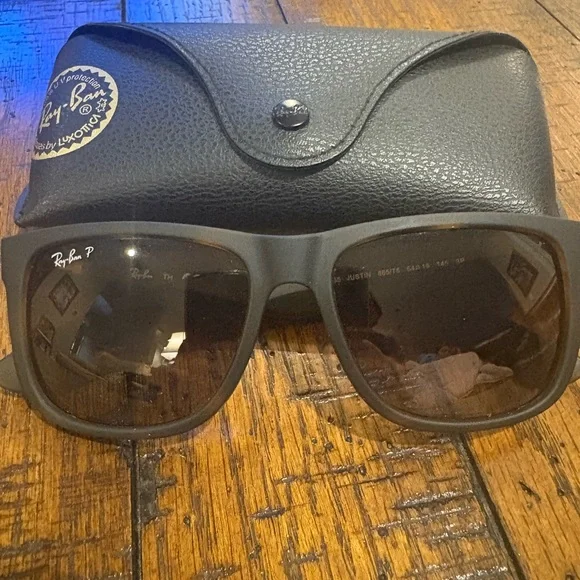 Ray-Ban Matte Black Sunglasses with Case - Picture 1 of 7
